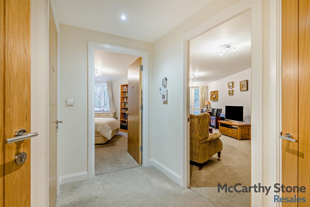 1 bed flat for saleShackleton Place, Bath Road, Devizes, Wiltshire SN10 photo 5