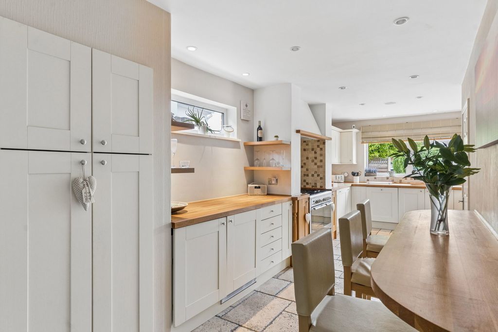 Additional image 12 of 3 bed detached house for saleSeamons Close, Dunstable LU6