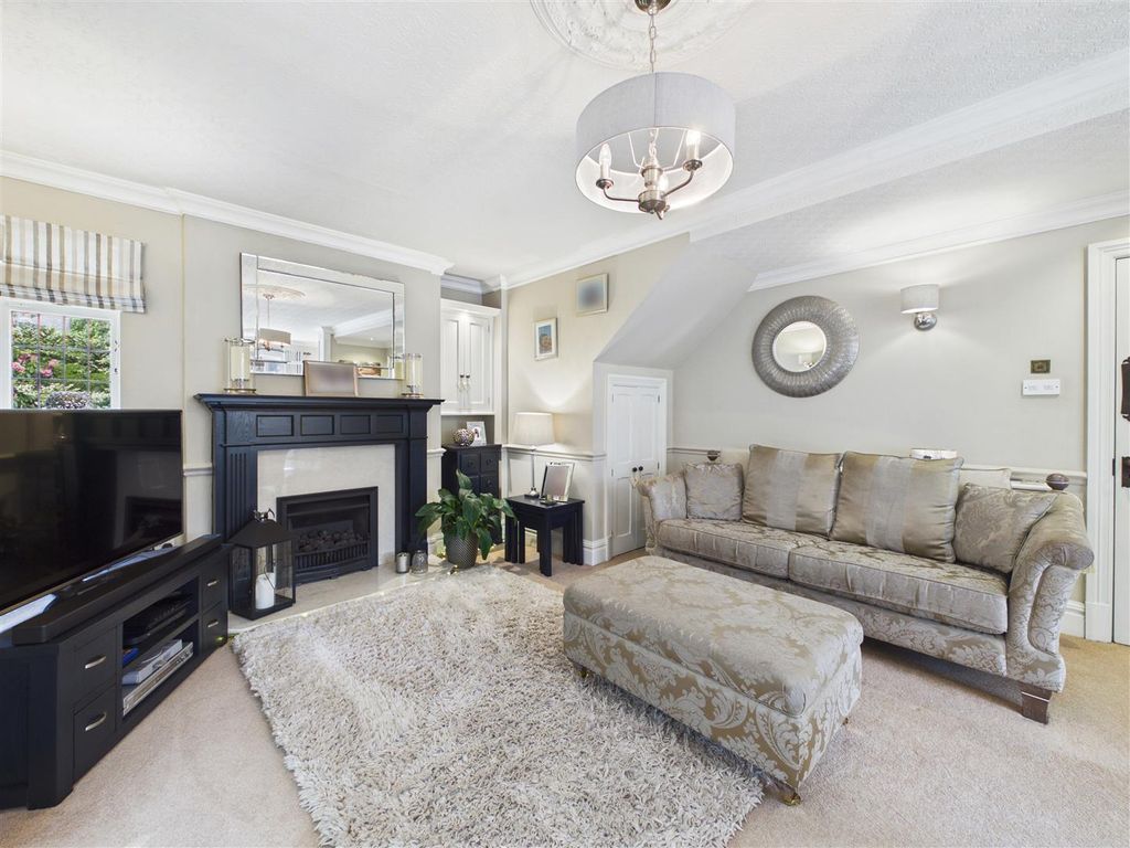 Additional image 7 of 5 bed property for saleNetherways, Park Avenue, Dronfield S18