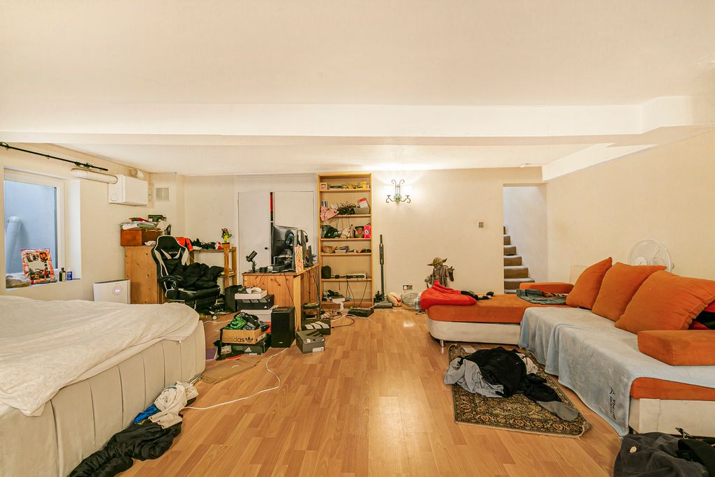 Additional image 13 of 3 bed flat for saleRoberts Way, Englefield Green, Egham, Surrey TW20