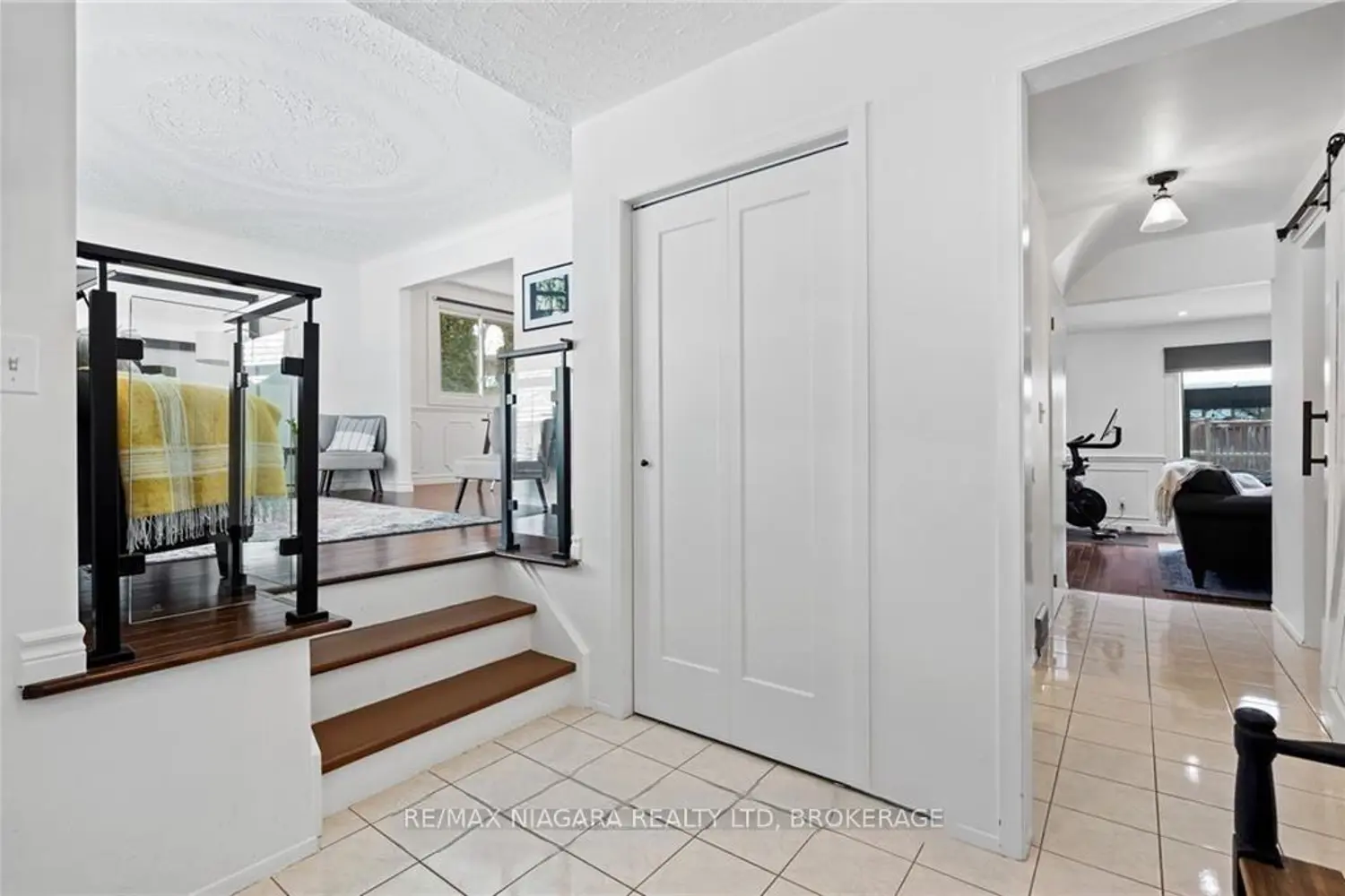 49 Royal Oak Drive photo 2