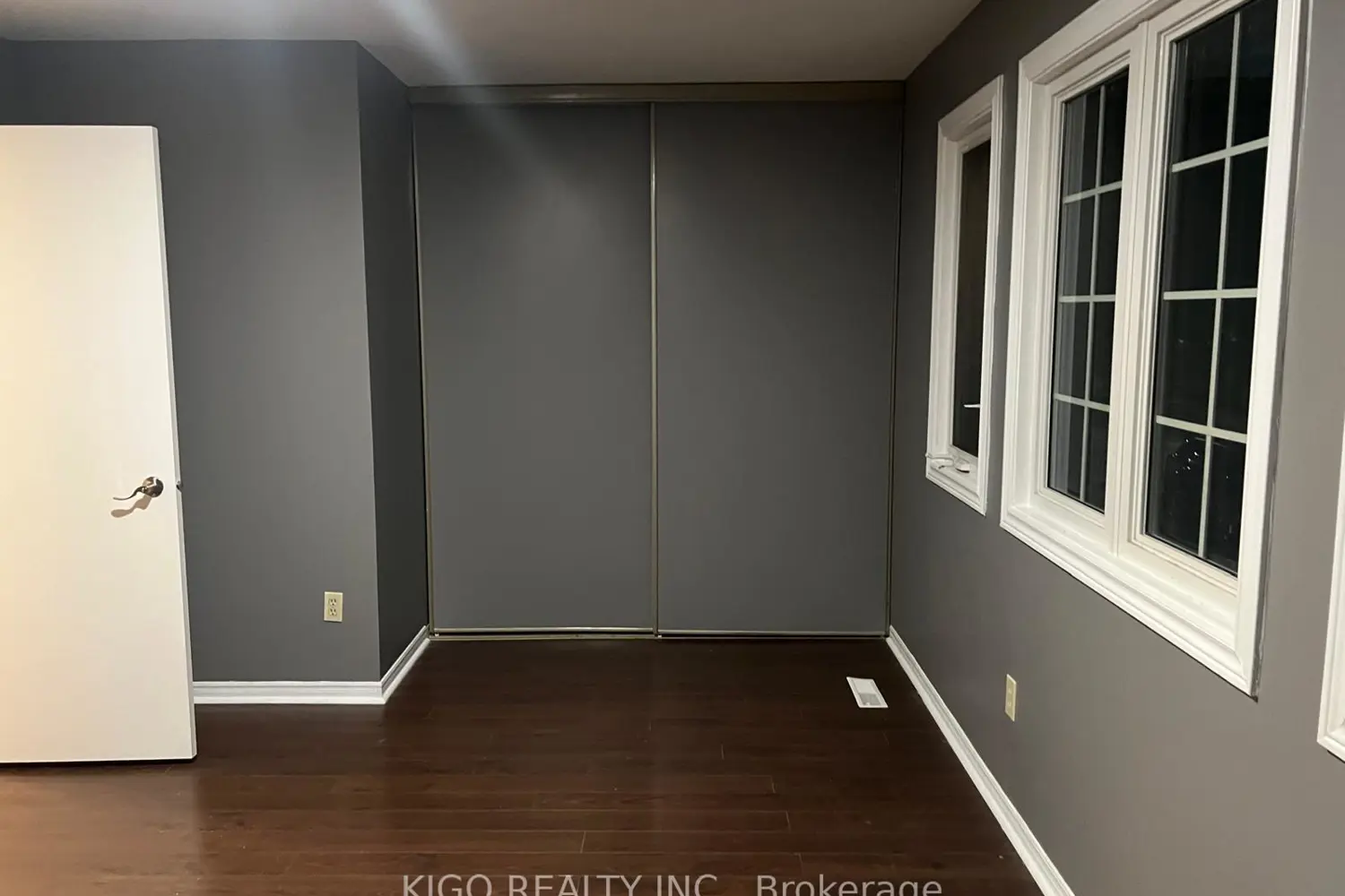 10 Bassett Boulevard 121 photo 4