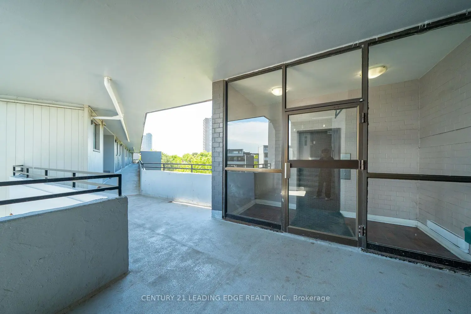 Additional image 4 of 55 Sunny Glenway 307
