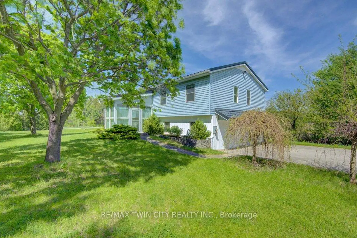 3429 Nafziger Road photo 3