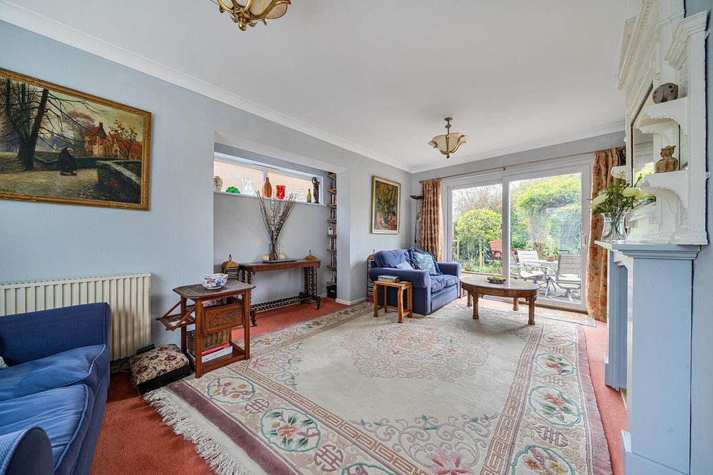 3 bed detached house for salePotterne Road, Devizes SN10 photo 4