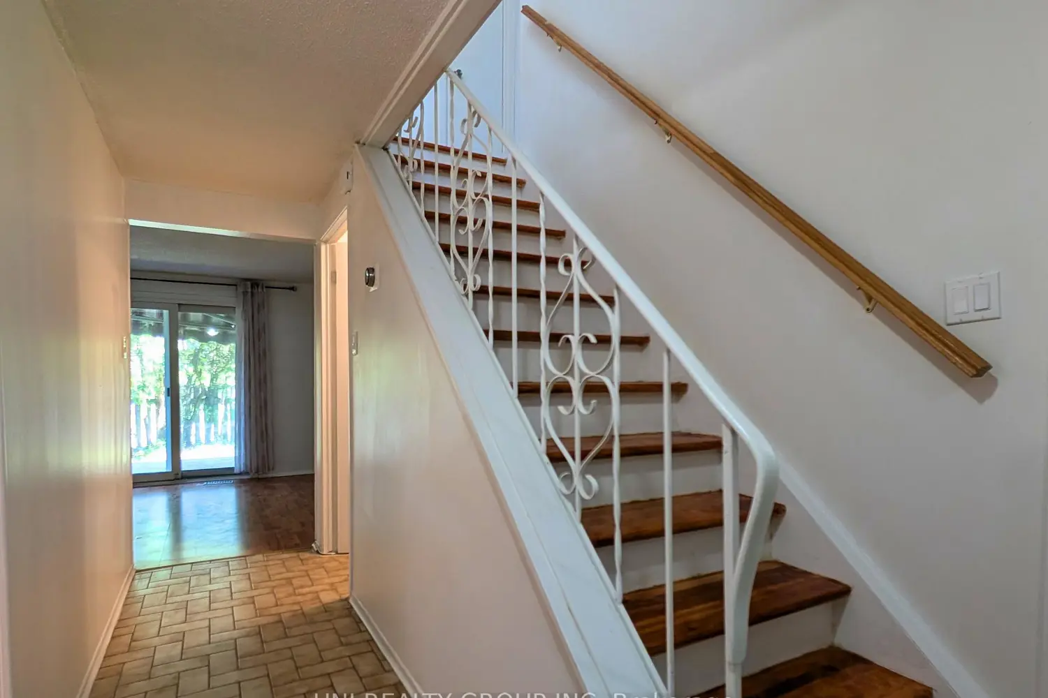 1460 Heatherington Road G photo 4