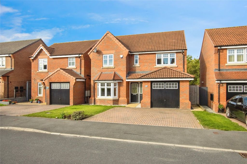 4 bed detached house for saleRosewood Drive, Dewsbury, West Yorkshire WF12