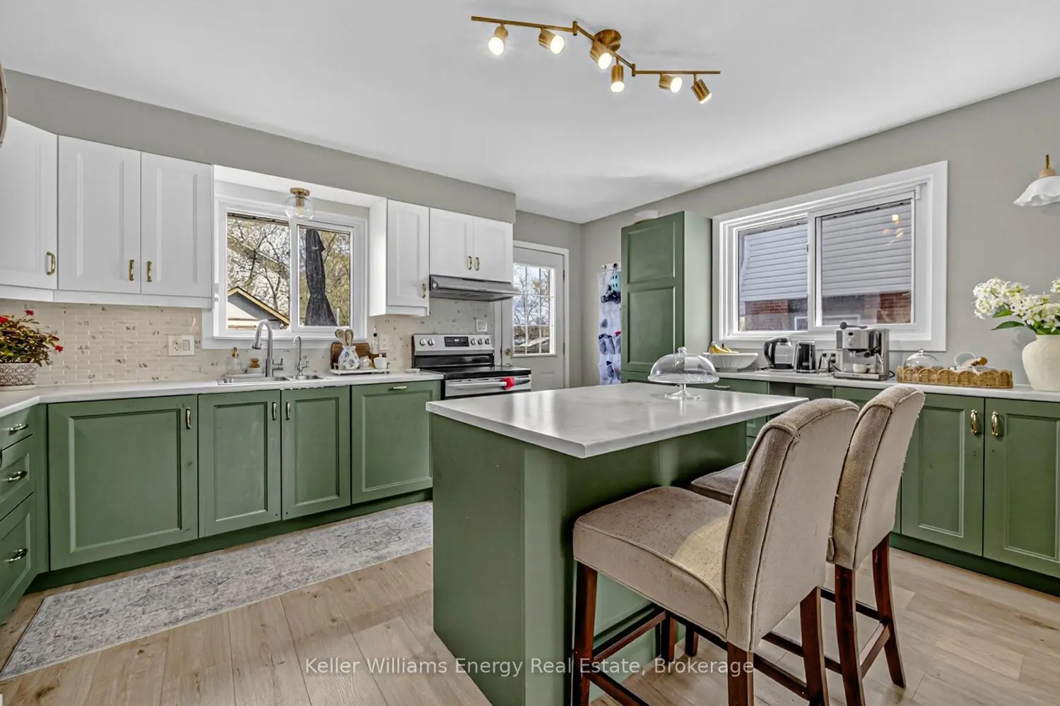 153 Barkley Crescent photo 4