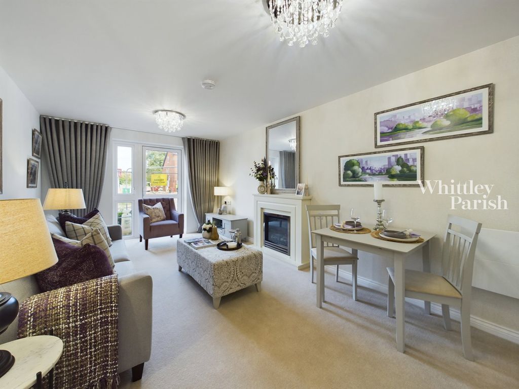 1 bed flat for salePark Road, Diss IP22 photo 2