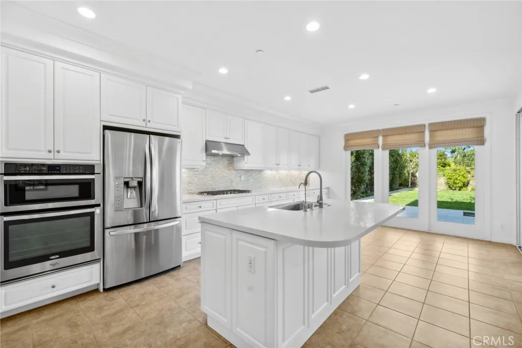 99 Lupari, Irvine, CA 92618 photo 4