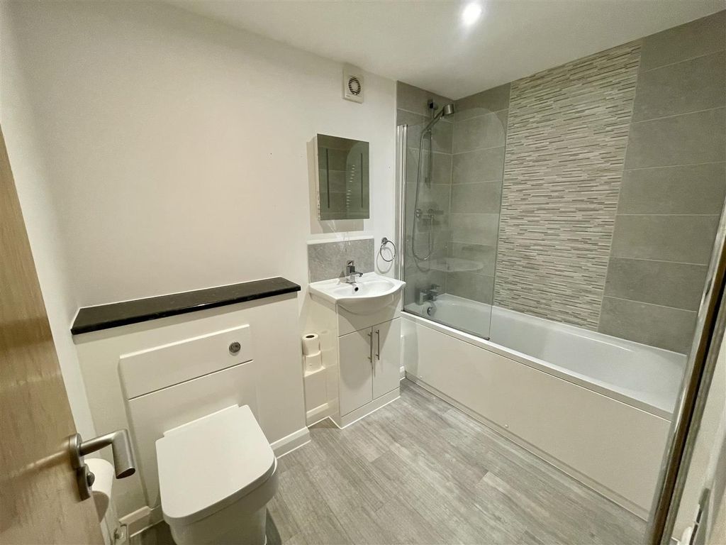 2 bed flat for saleNorthgate Street, Devizes SN10 photo 5