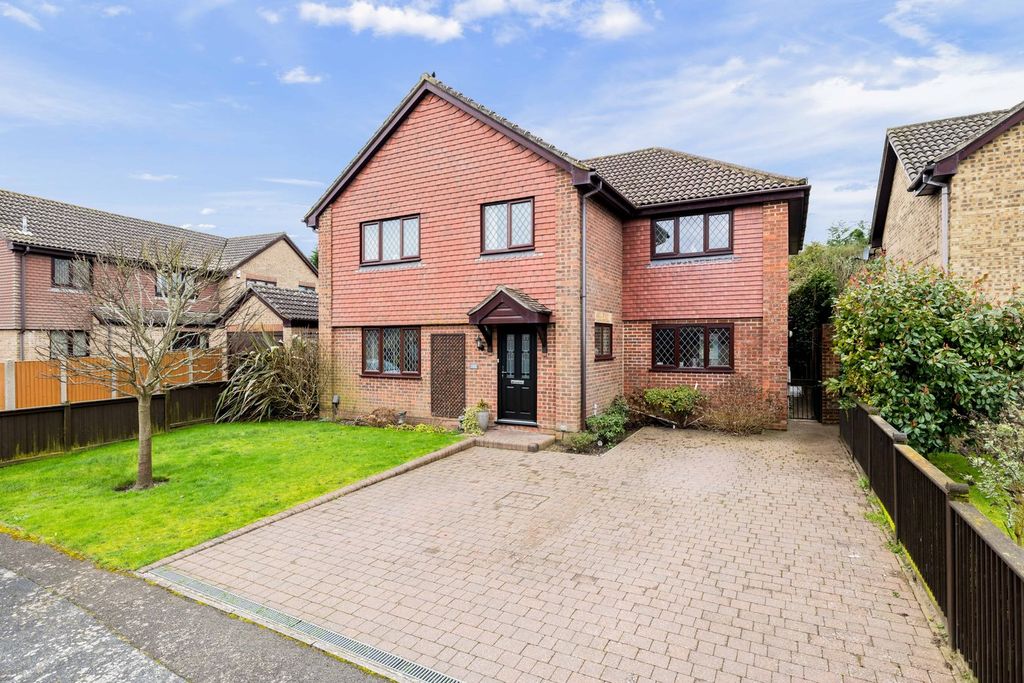 5 bed detached house for saleOakvale Close, Elms Vale, Dover CT17