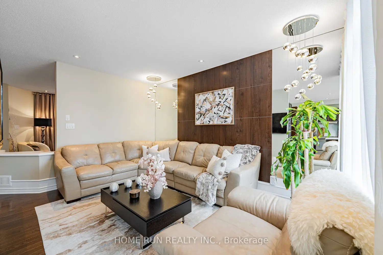 131 Kinghaven Crescent photo 2