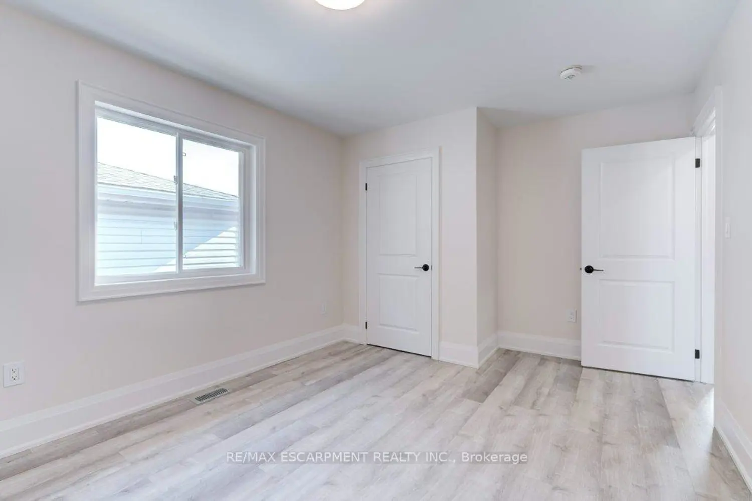 Additional image 8 of 38 East 16Th Street