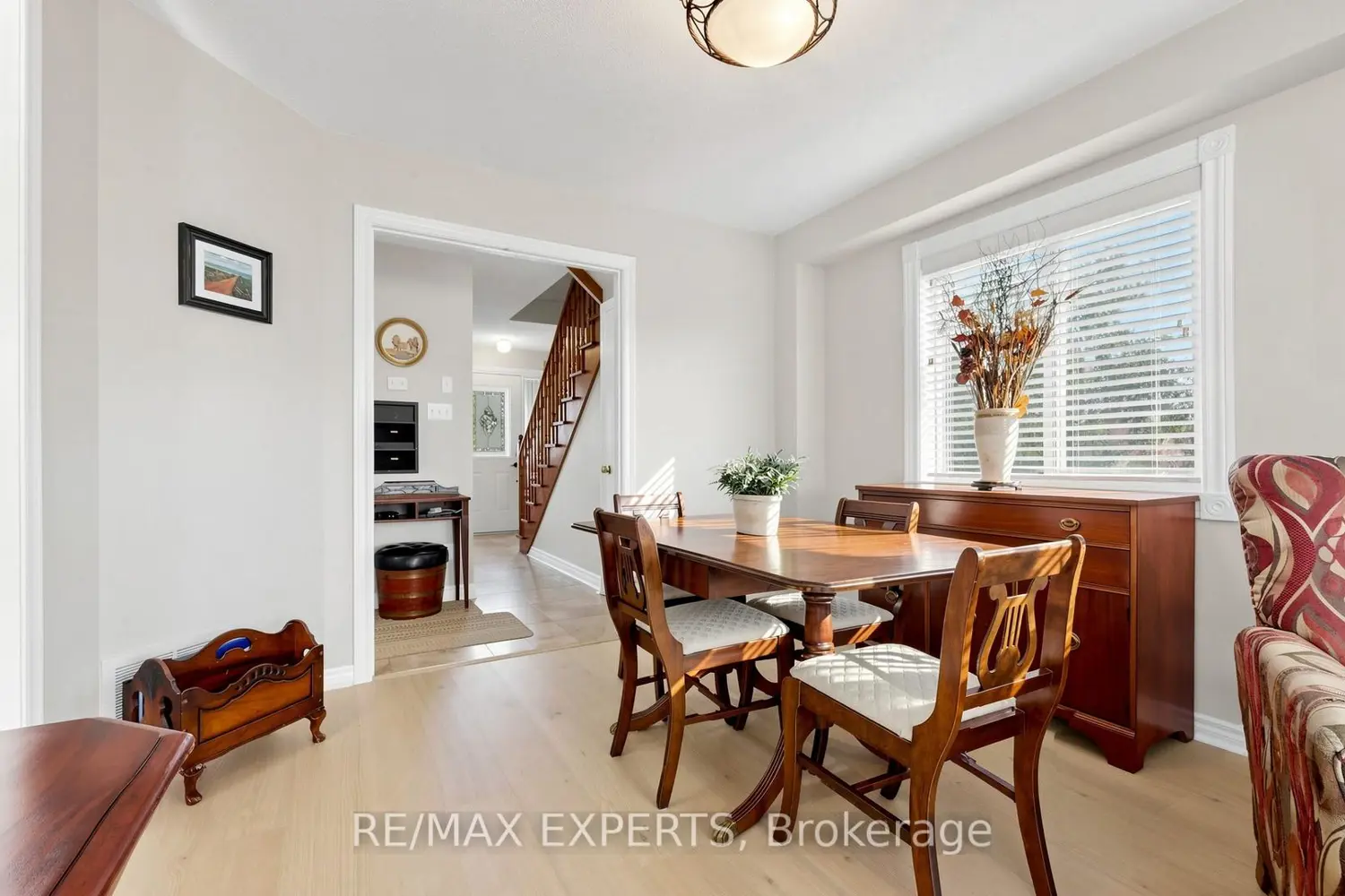 229 Rosanna Crescent photo 2