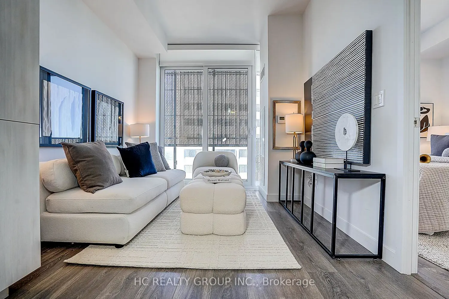 Additional image 4 of 8 Eglinton Avenue 2904