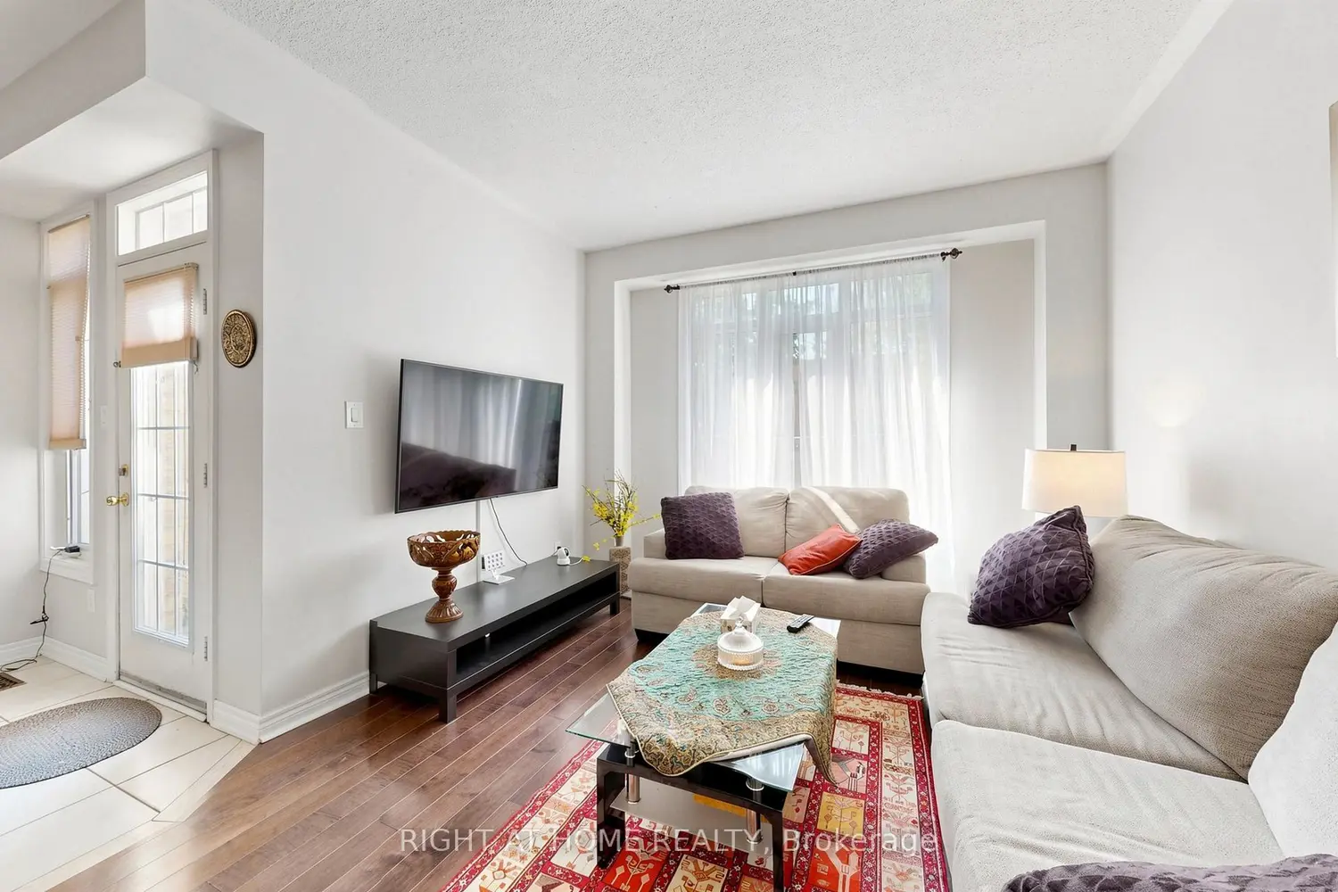 53 Cameo Drive photo 3