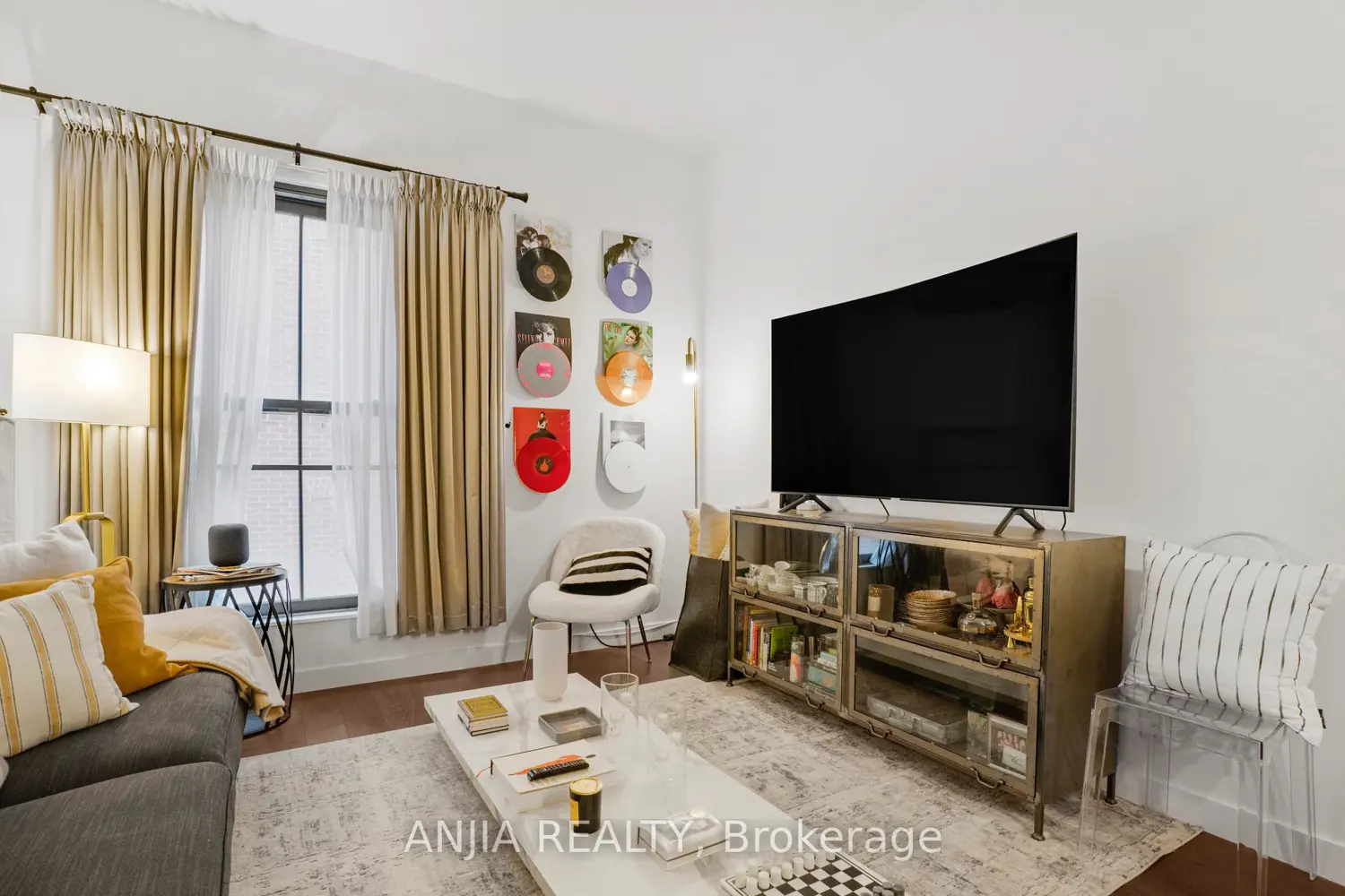 5 St Joseph Street 414