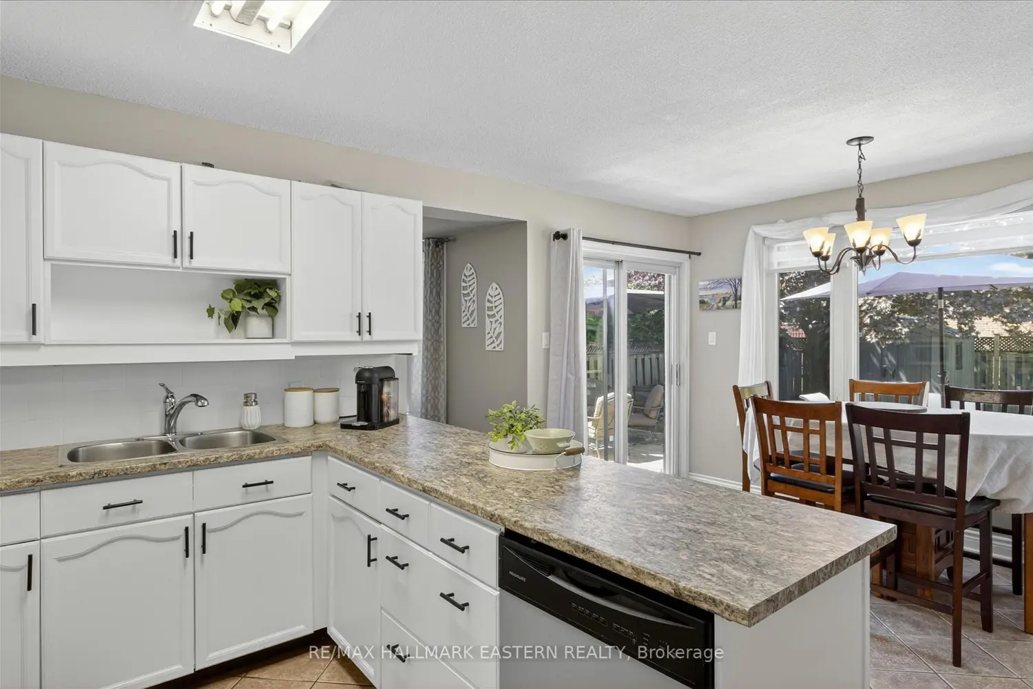 1485 Wildlark Drive photo 3