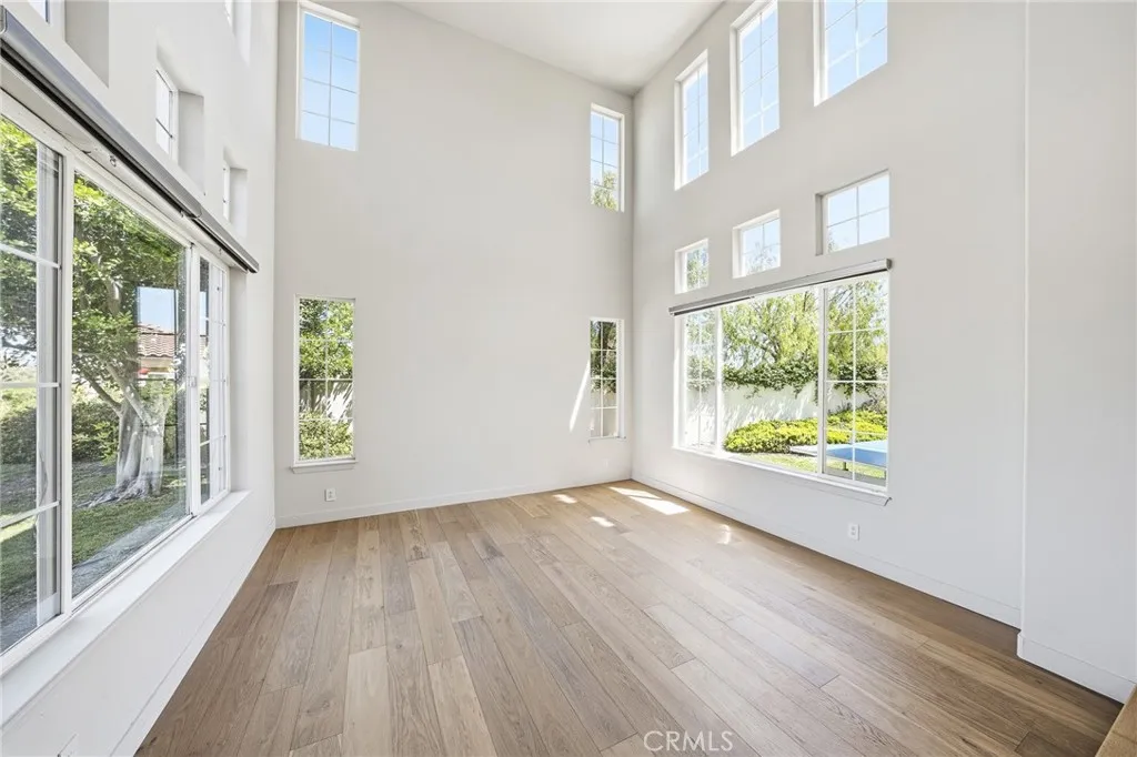 3844 Rock Hampton Drive, Tarzana, CA 91356 photo 4