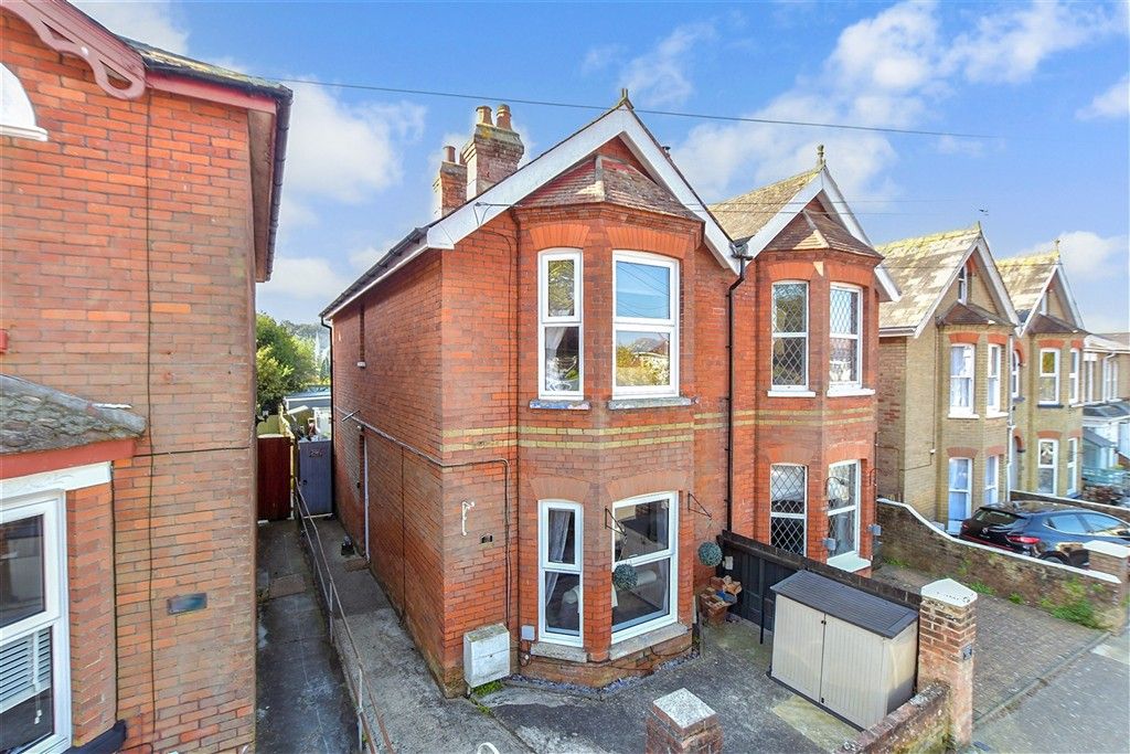3 bed semi-detached house for saleOakfield Road, East Cowes, Isle Of Wight PO32