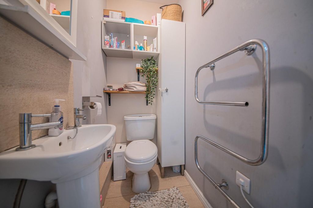Additional image 5 of 2 bed flat for saleDrum Road, Eastleigh SO50