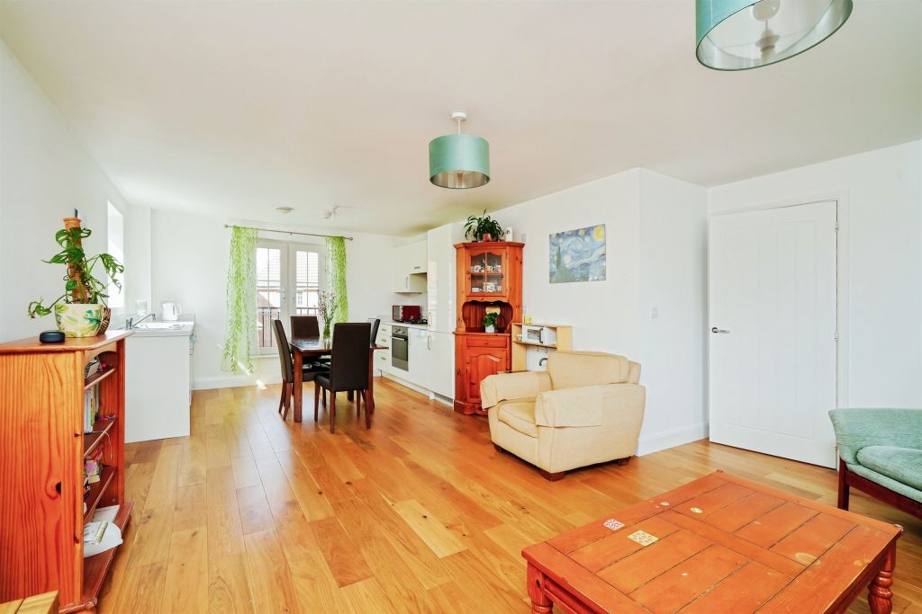2 bed flat for saleFalcon Drive, Didcot OX11 photo 5