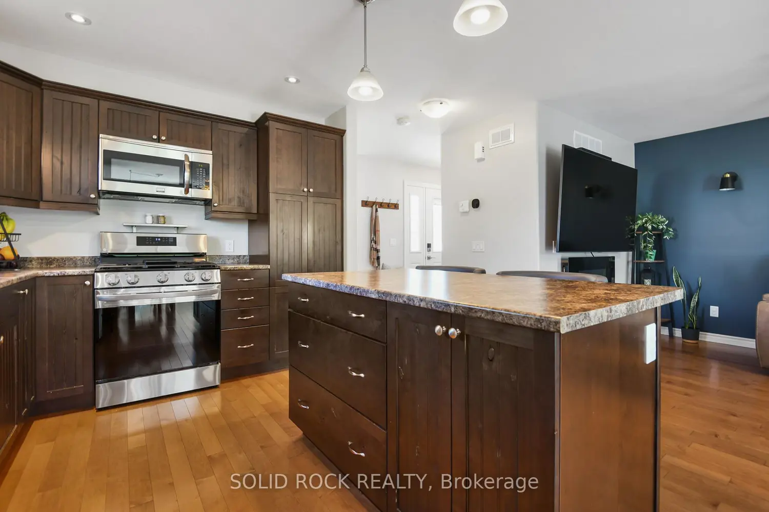 55 Woodward Street photo 3