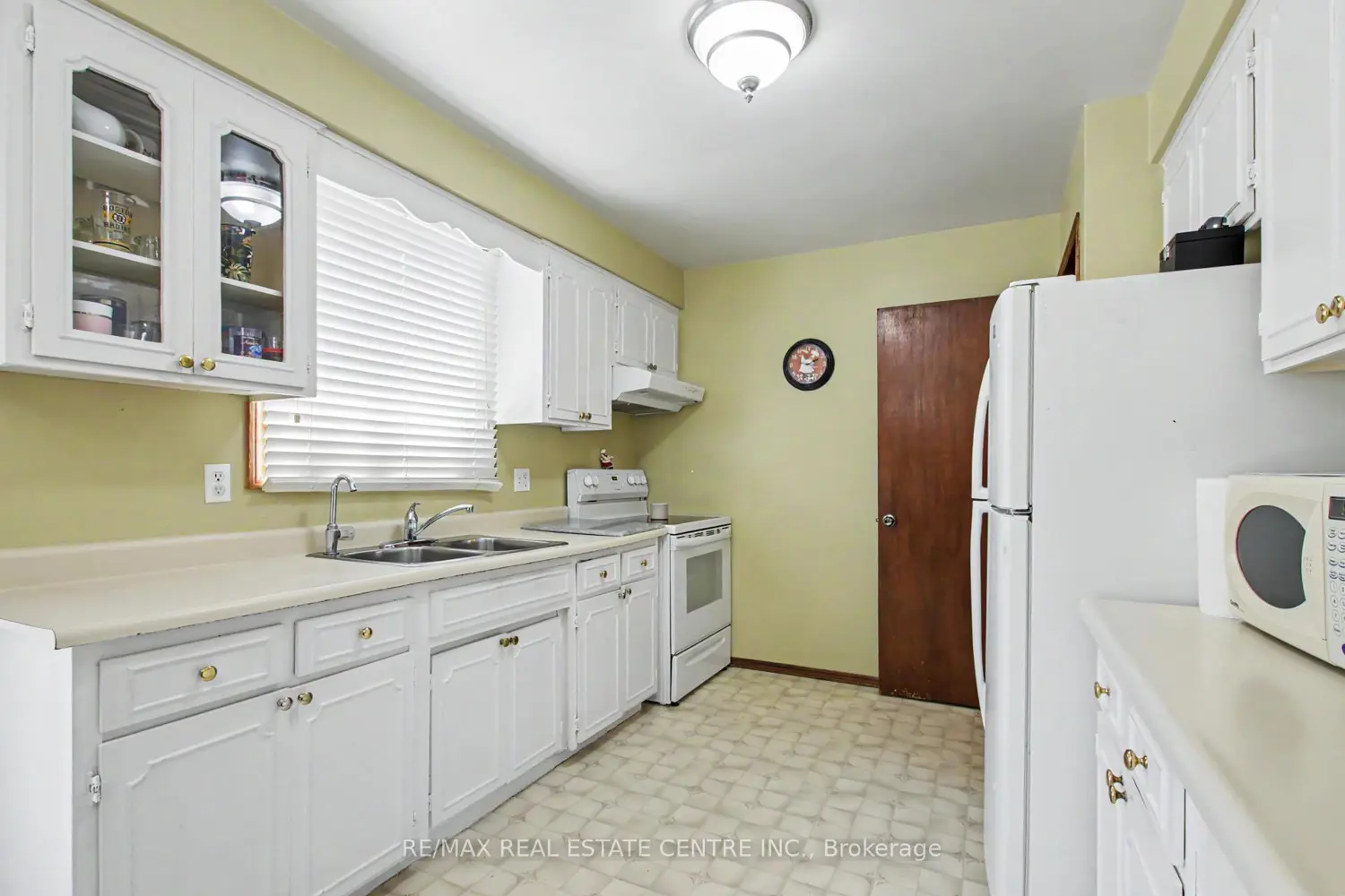 203 Moffat Drive photo 4
