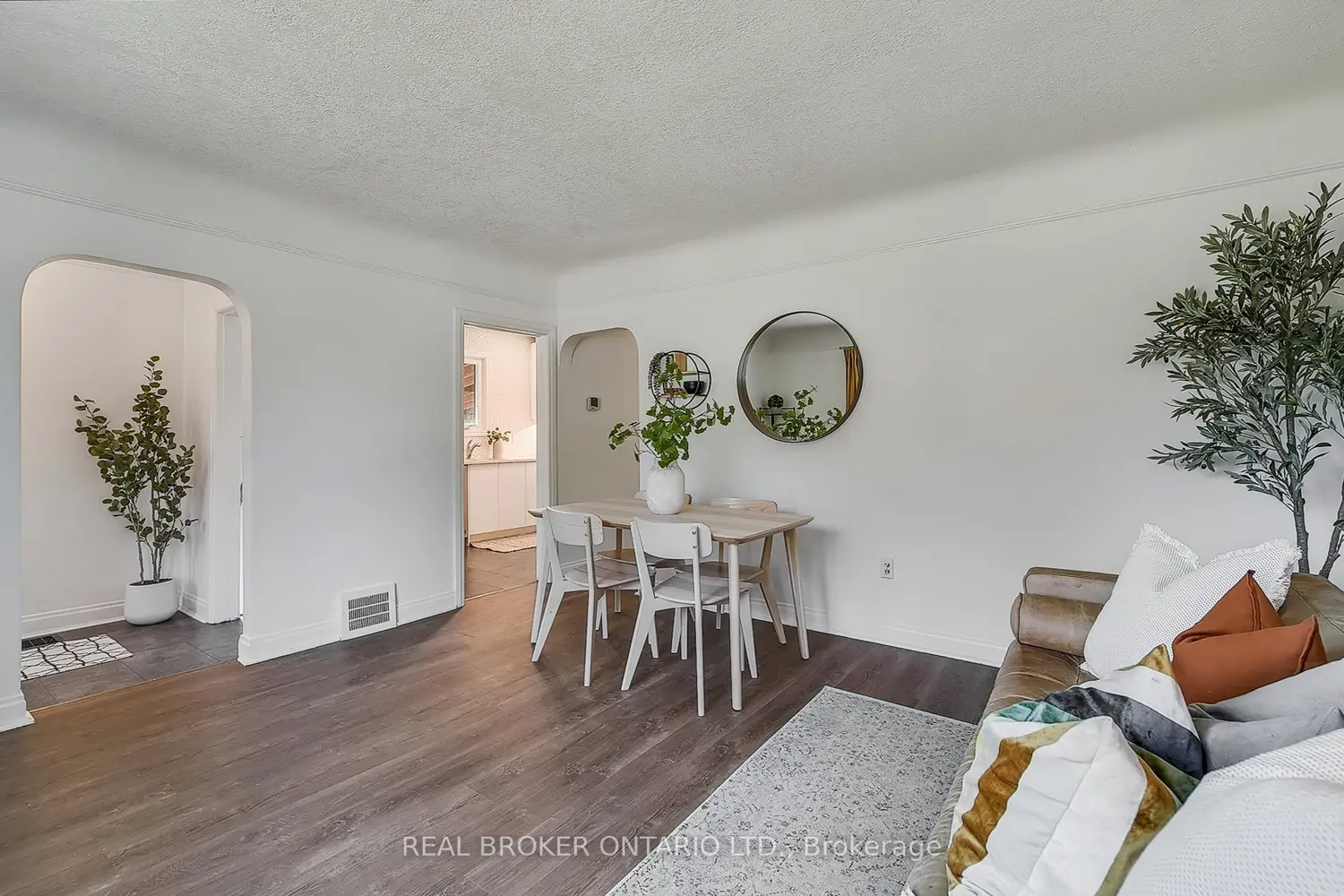 209 Bedford Road photo 4