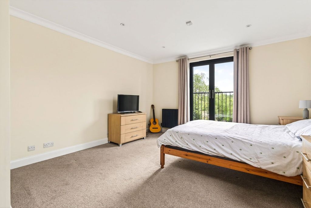 Additional image 22 of 6 bed detached house for saleWalkfield Drive, Epsom KT18