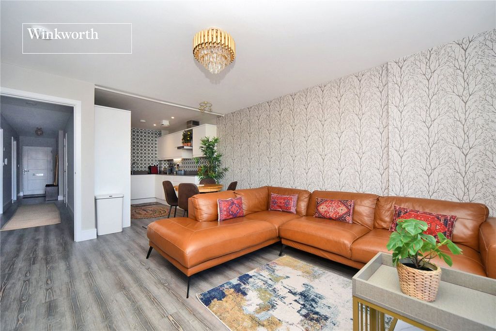 3 bed flat for saleCheam Road, Epsom, Surrey KT17