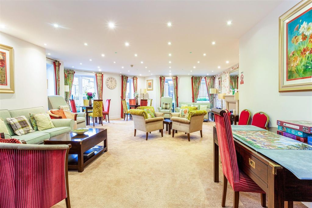 Additional image 20 of 2 bed flat for saleElliott Court, High Street North, Dunstable LU6