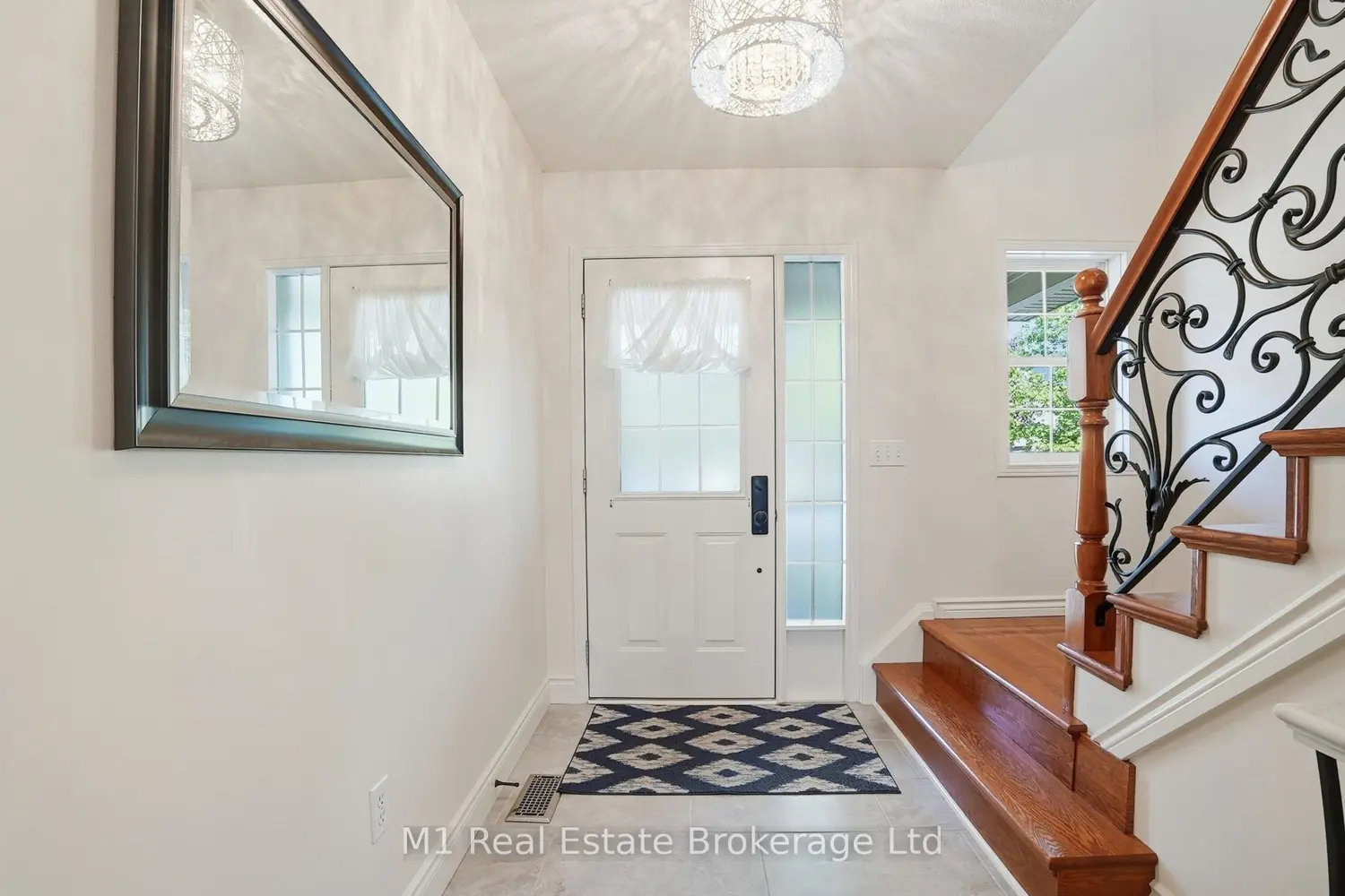 89 Mcarthur Drive photo 2