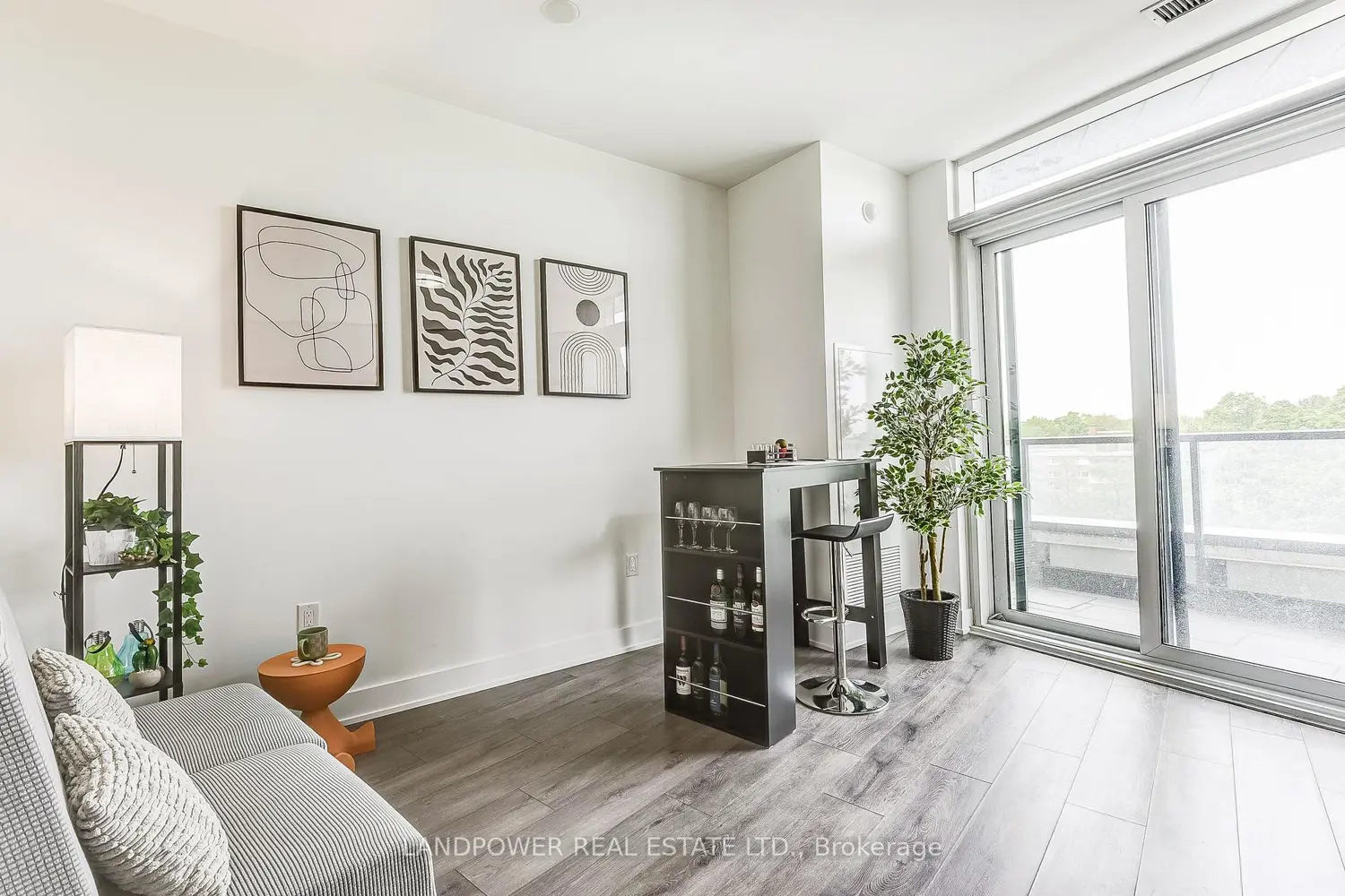 Additional image 12 of 585 Bloor Street 415