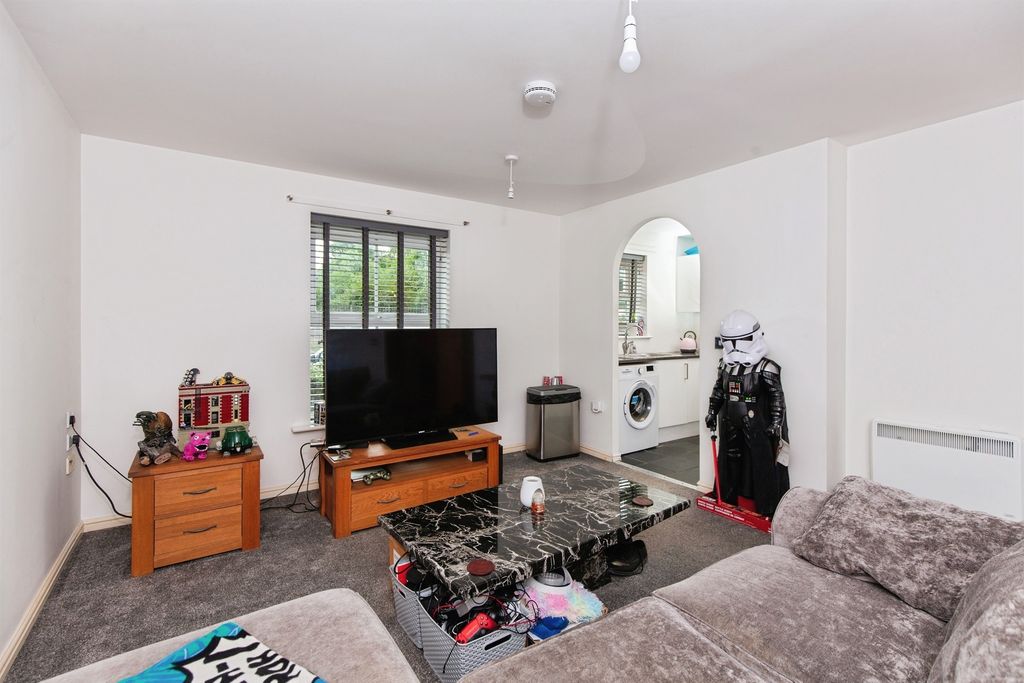 2 bed flat for saleHillier Road, Devizes SN10 photo 2