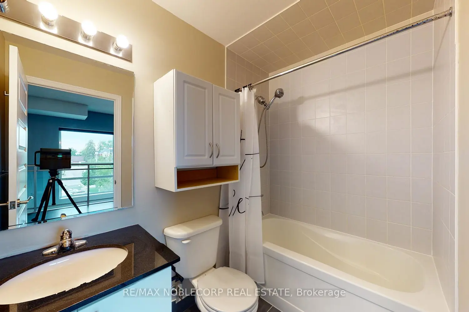 Additional image 8 of 215 Queen Street 212
