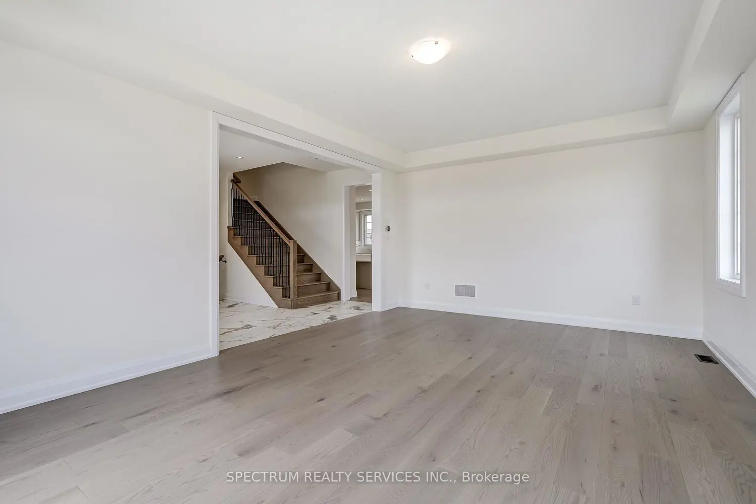 74 Strickland Avenue photo 4