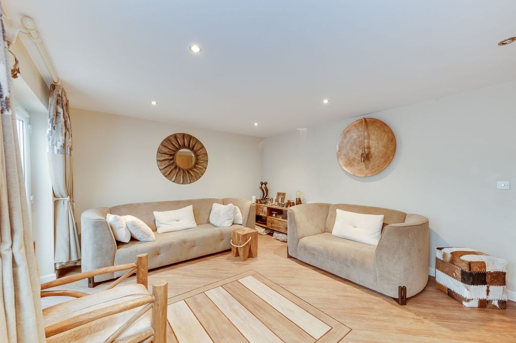 Additional image 10 of 3 bed town house for saleHolmley Lane, Dronfield S18