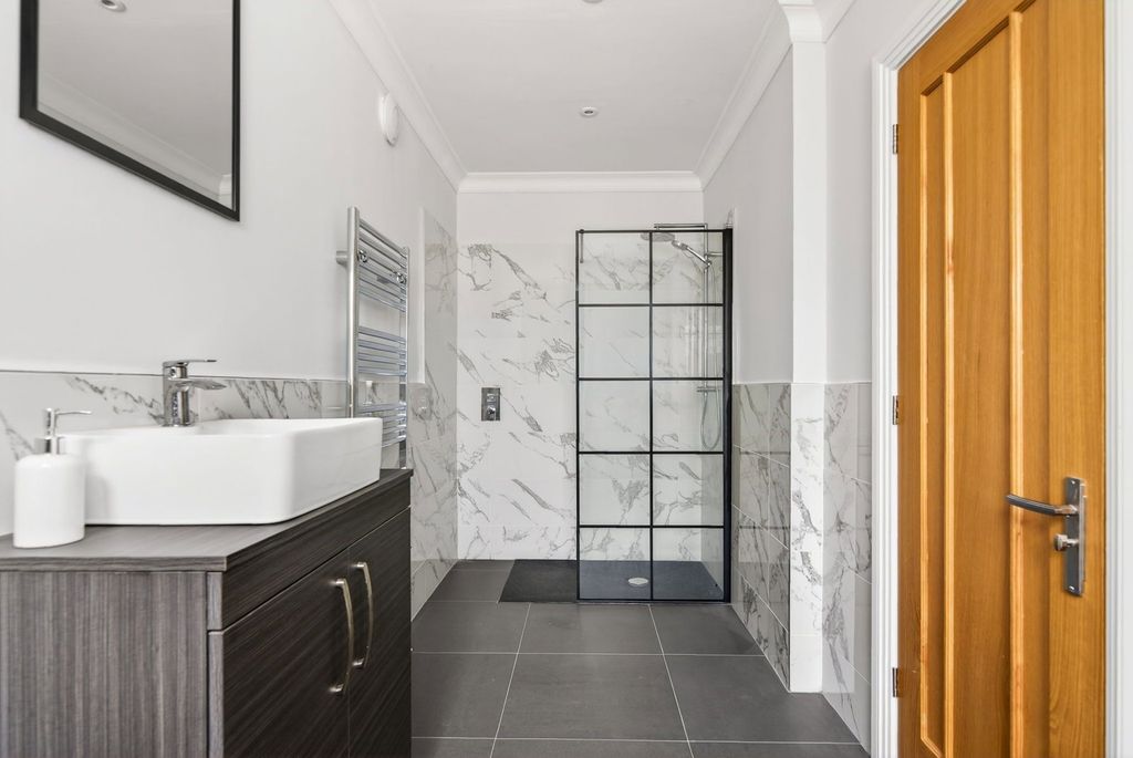 Additional image 18 of 6 bed detached house for saleWalkfield Drive, Epsom KT18
