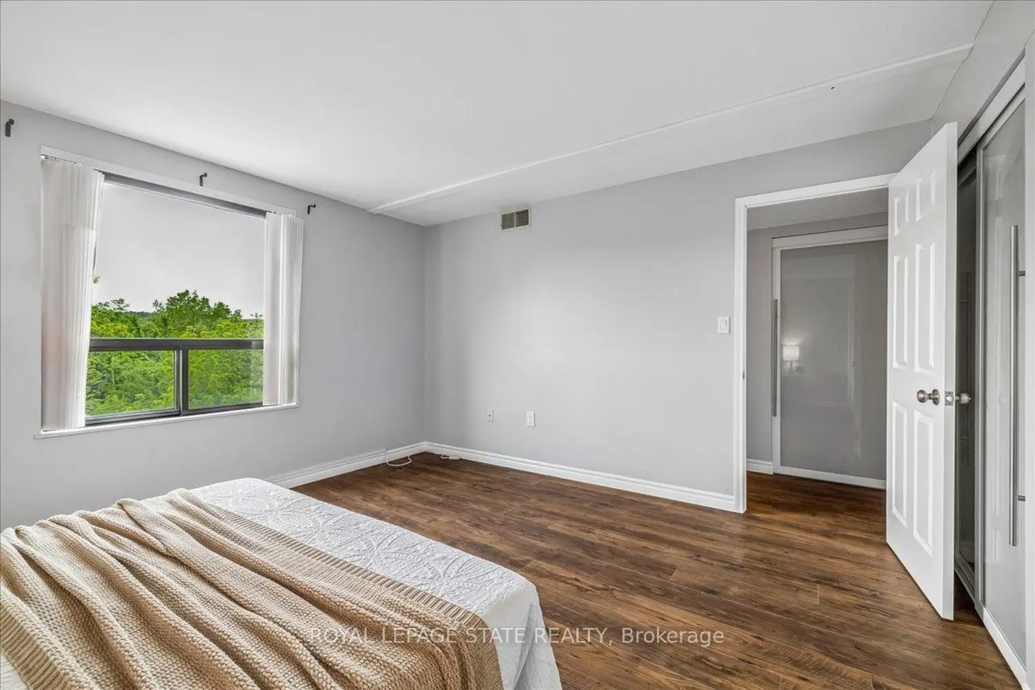 Additional image 16 of 966 Queenston Road 605