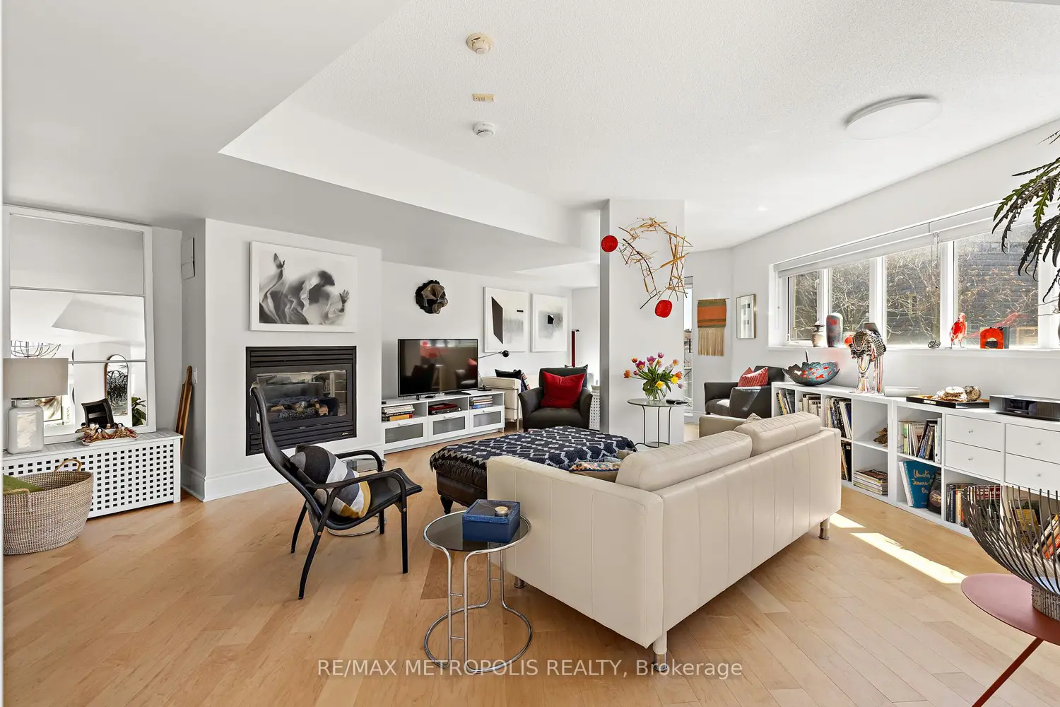 Additional image 9 of 437 Roncesvalles Avenue 438