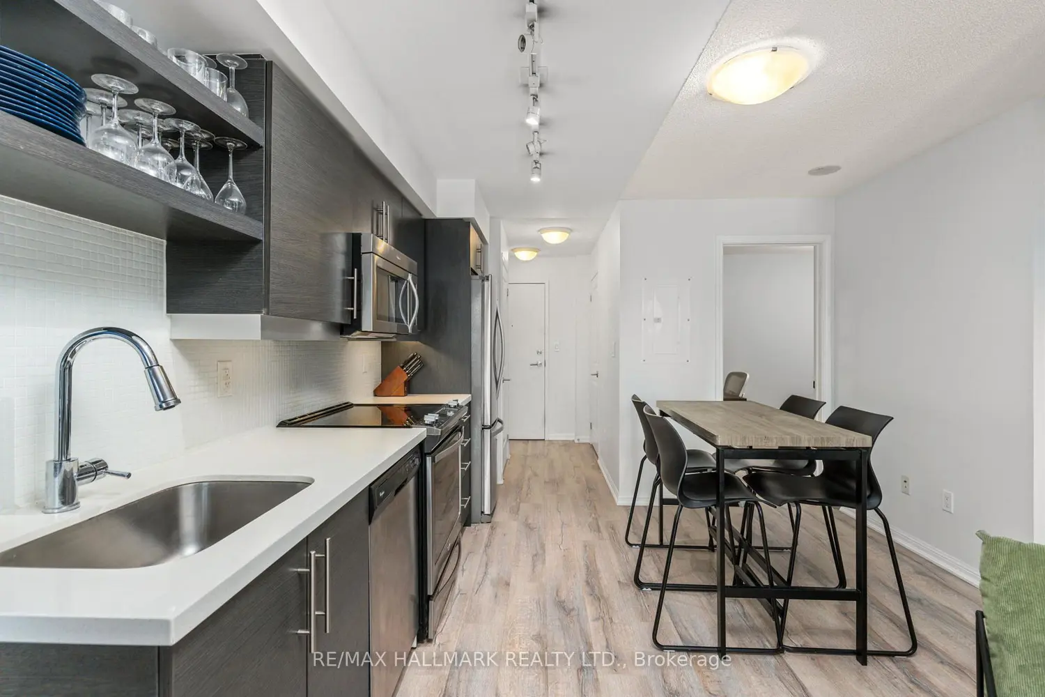 Additional image 7 of 400 Adelaide Street 819