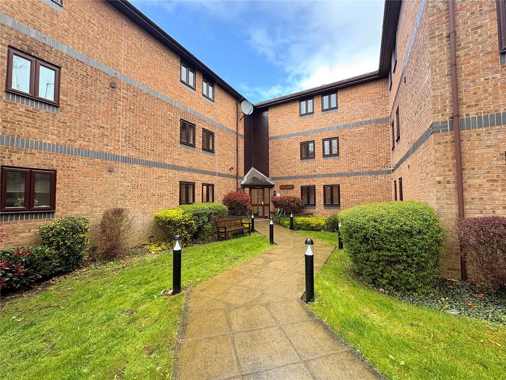 1 bed flat for saleThe Albany, Primrose Hill, Daventry, Northamptonshire NN11