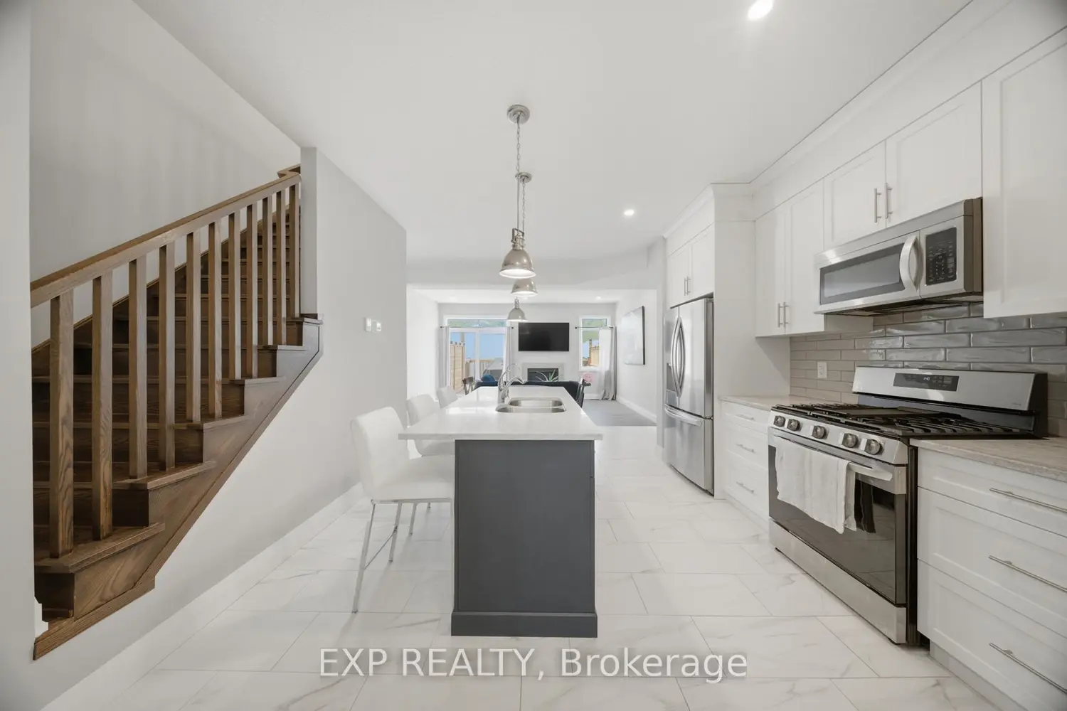 107 Stephenson Way photo 5