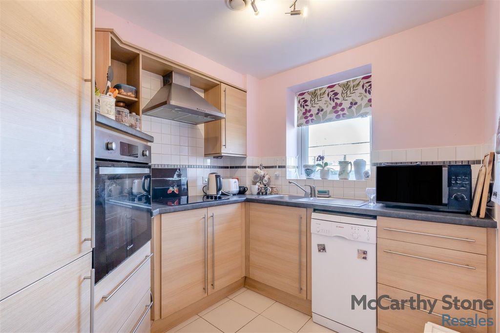 Additional image 6 of 2 bed flat for saleElliott Court, High Street North, Dunstable LU6