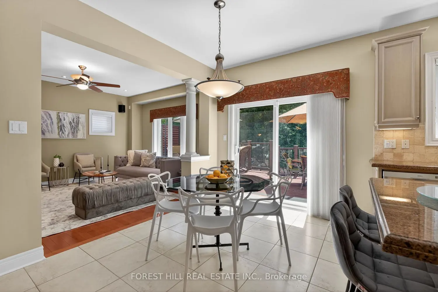 33 Chopin Boulevard photo 3