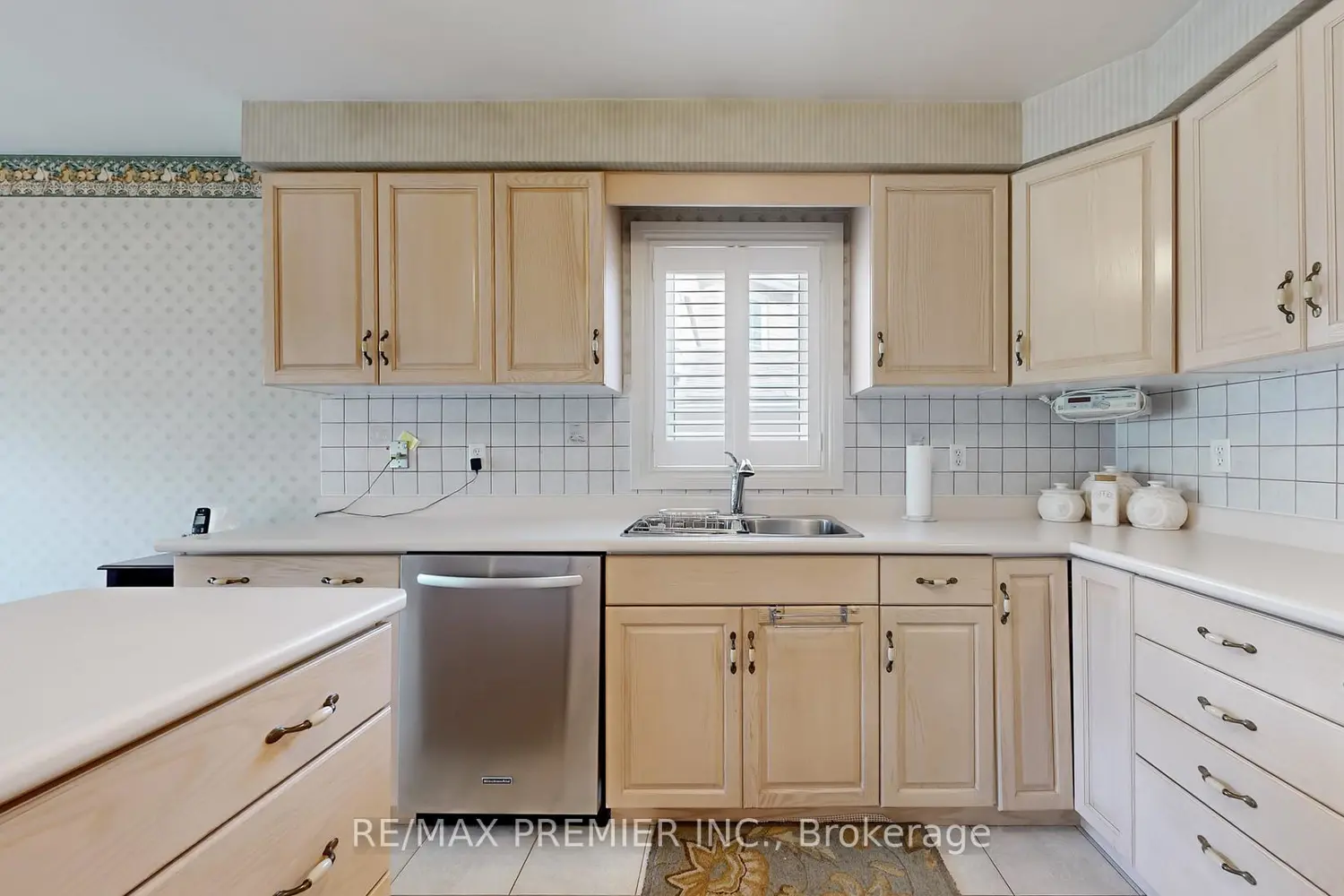 32 Veneto Drive photo 3