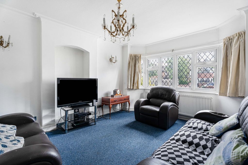 7 bed detached house for saleDorset Drive, Edgware HA8 photo 5