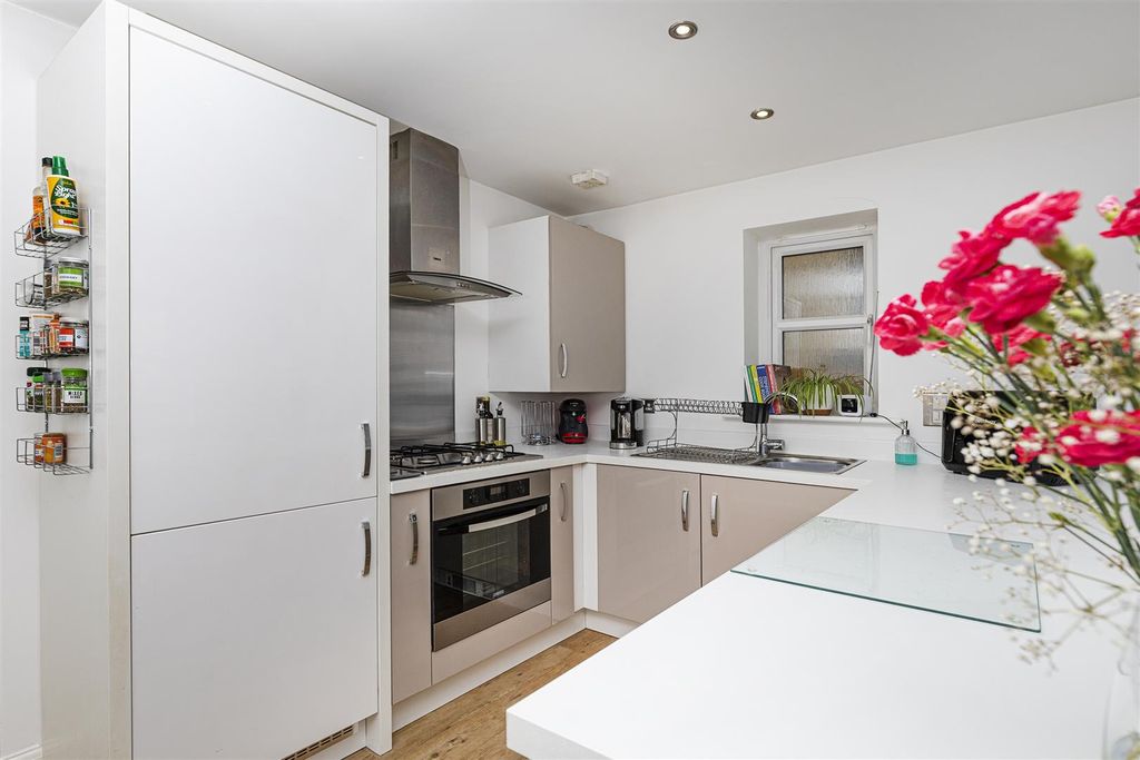 Additional image 2 of 2 bed flat for saleTennyson Avenue, Lindley, Huddersfield HD3